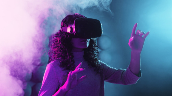 VR, nainen, virtuaalitodellisuus